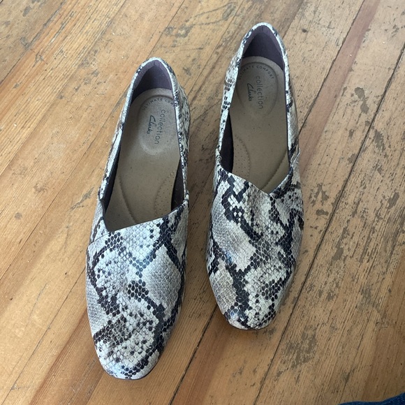 Clark's Collection Juliet Snakeskin Palm flats - 8.5 - Picture 3 of 4